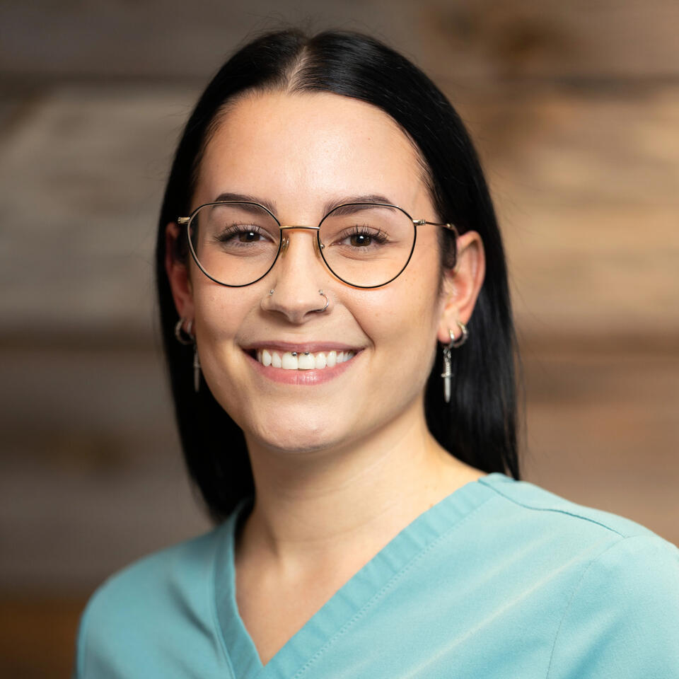 Résolue à transformer chaque rendez-vous en une rencontre positive.