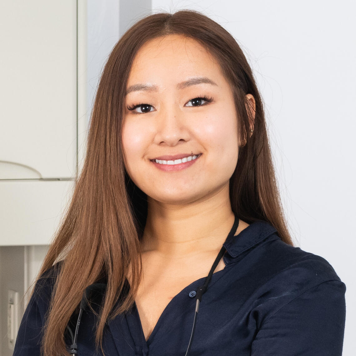 Dre Chau s’efforce de vous mettre à l’aise dès votre arrivée, tout en créant une expérience personnalisée et positive. Toujours souriante et passionnée, elle adore en apprendre davantage sur ses patients.